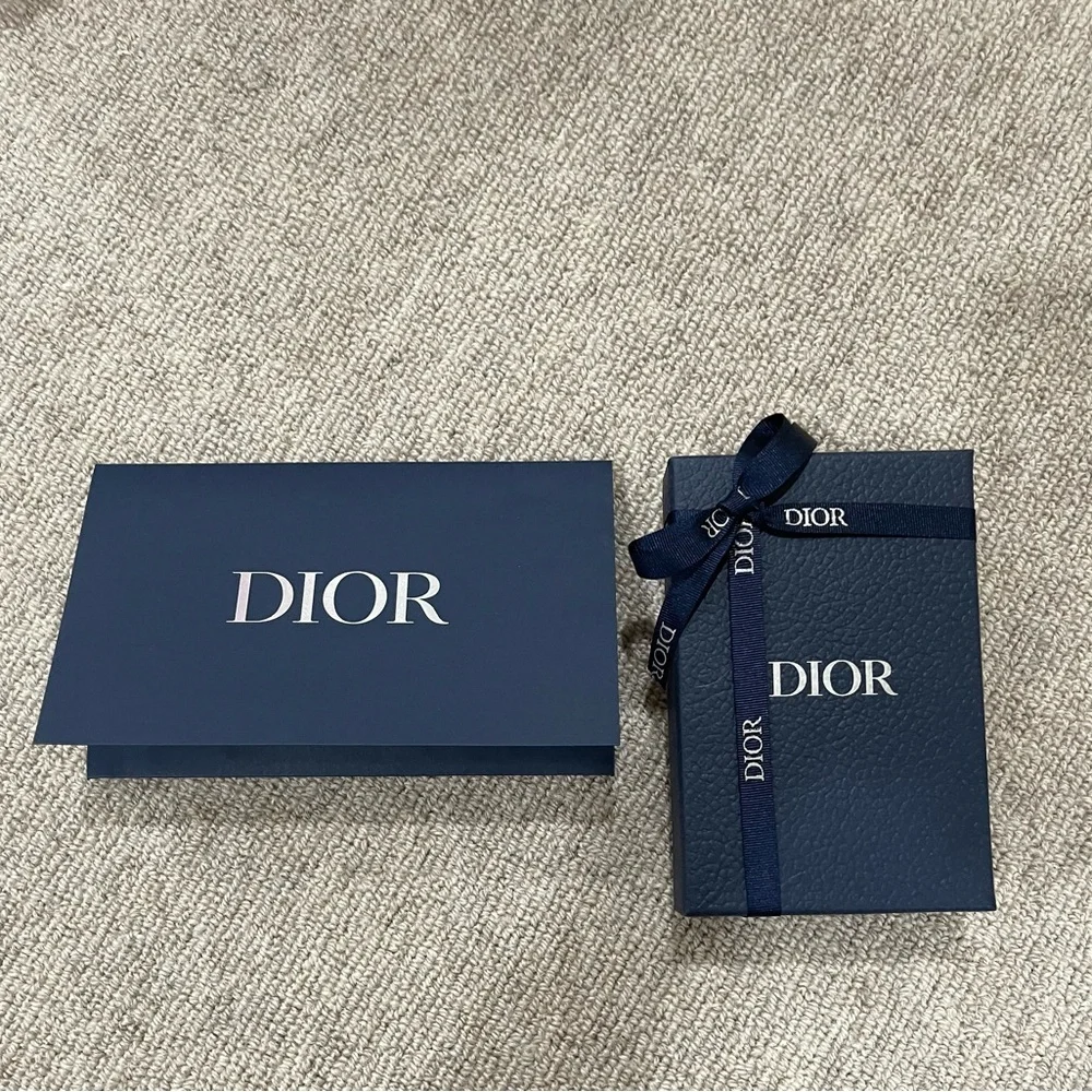 Dior BNIB Monogram Black and Cream Key Holder NWT full set. So useful. Unisex